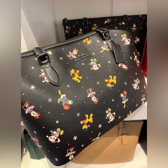 NWT Coach Outlet Disney X Coach Gallery Tote With Holiday Print - Picture 7 of 7